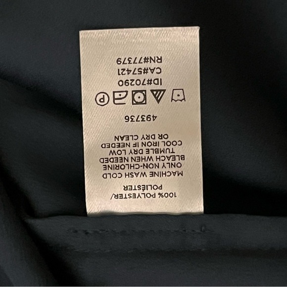 Ann Taylor, Modest, Light Weight, Quarter Sleeve Blouse, Size Medium - Picture 10 of 10